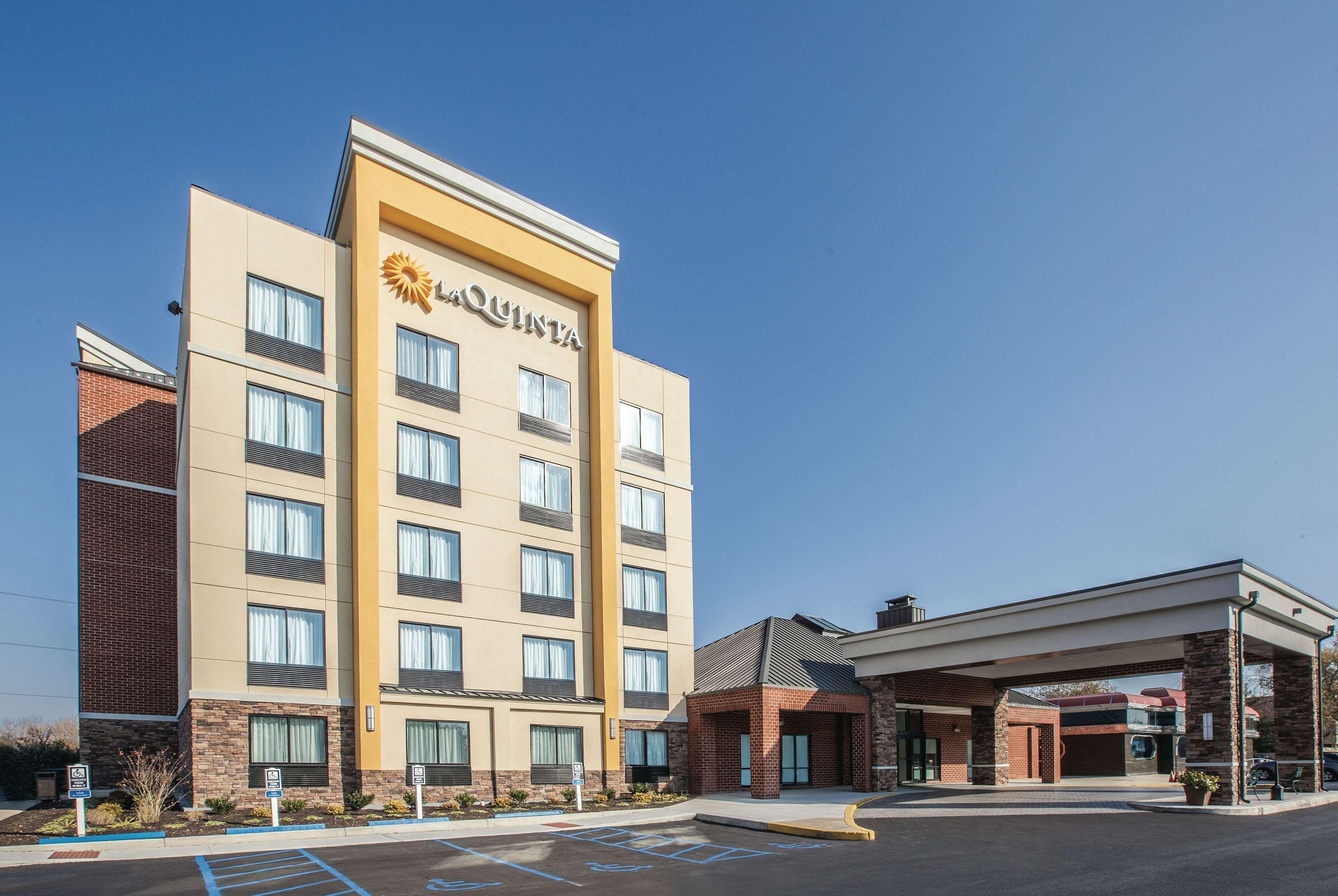 Готель La Quinta By Wyndham Philadelphia Airport Ессінгтон Екстер'єр фото