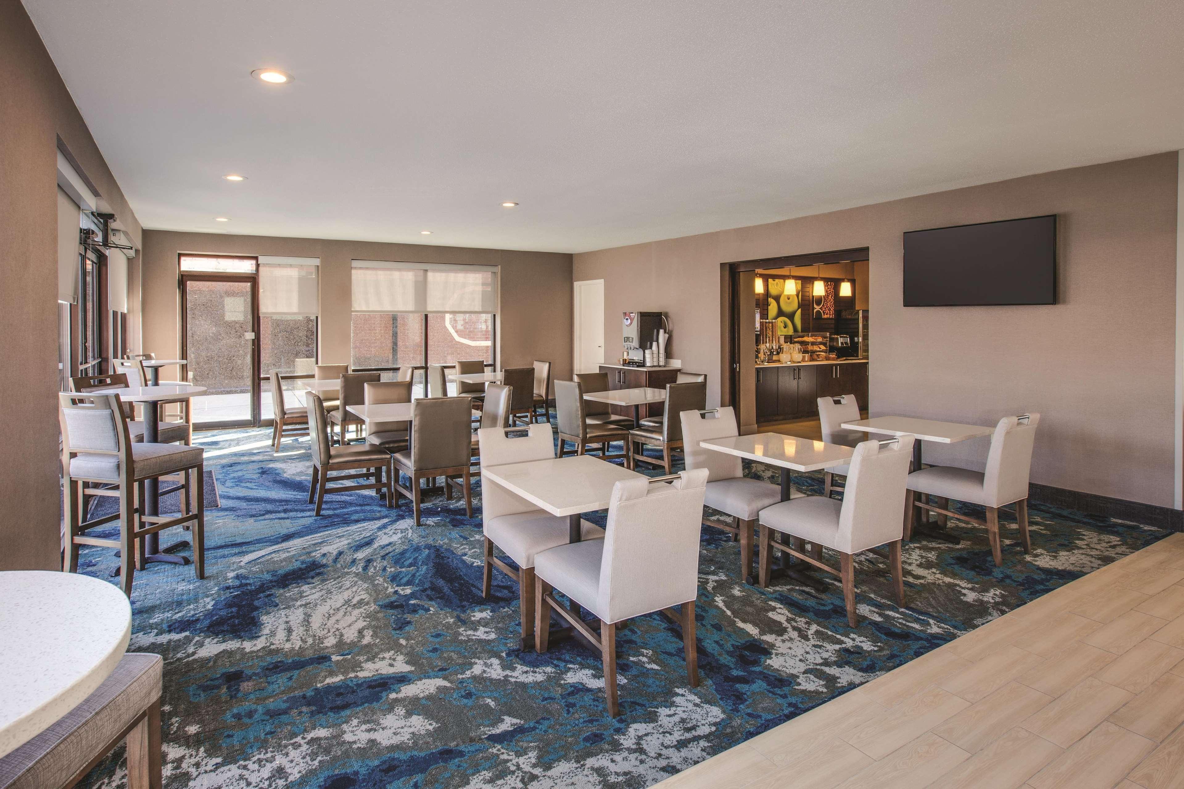 Готель La Quinta By Wyndham Philadelphia Airport Ессінгтон Екстер'єр фото