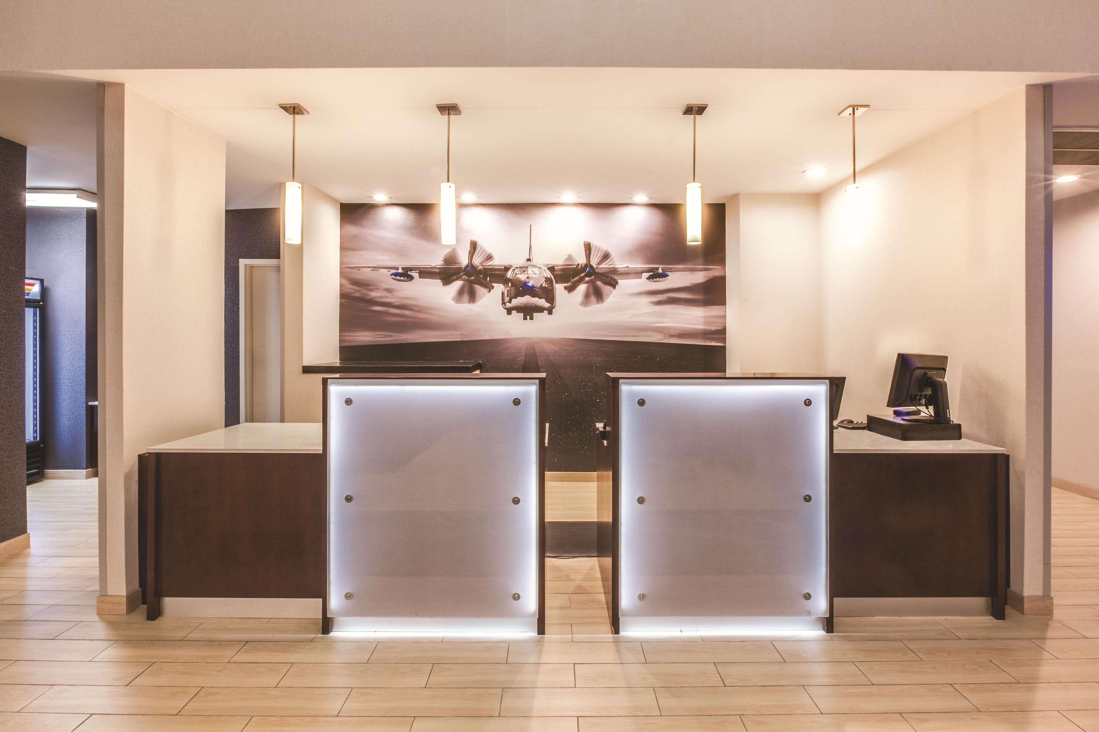Готель La Quinta By Wyndham Philadelphia Airport Ессінгтон Екстер'єр фото