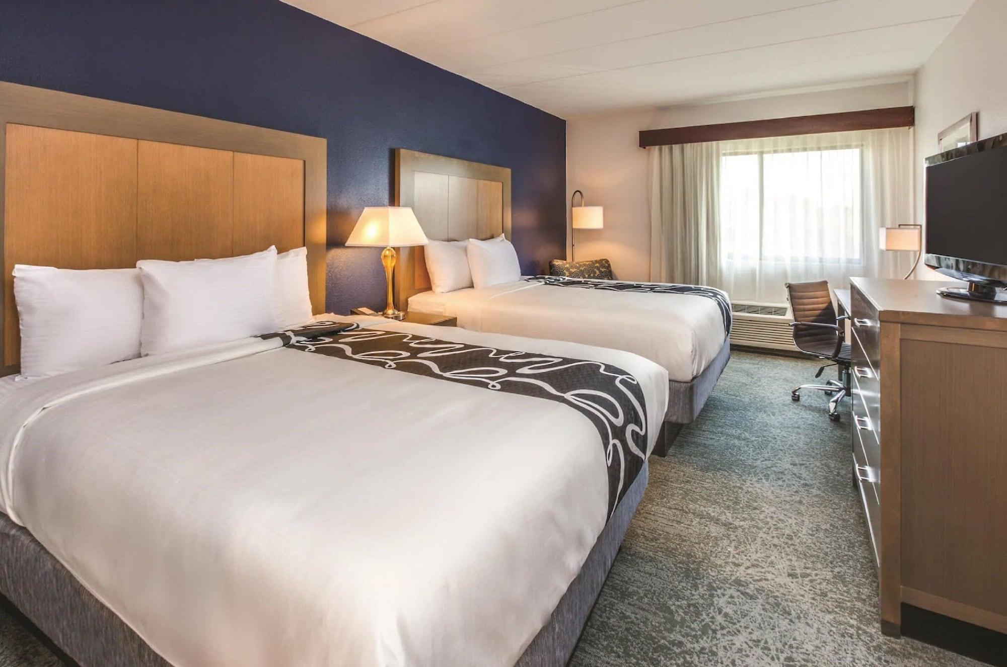 Готель La Quinta By Wyndham Philadelphia Airport Ессінгтон Екстер'єр фото
